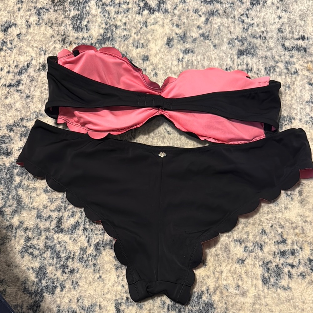 BlackScalloped Bikini Set - Picture 2 of 3